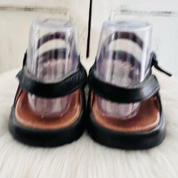 Chaco Tuleah Cross Black Buttery Leather Strappy Comfort Sandals Portugal Size 7 - Picture 5 of 8